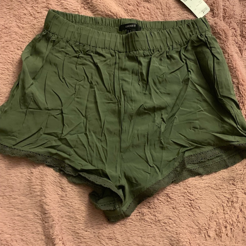 💕NWT Olive green shorts